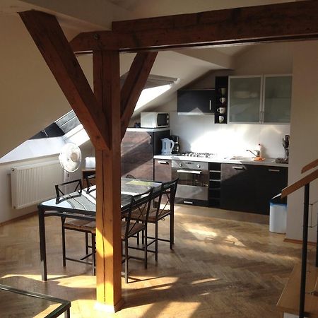 Penthouse Apartment In Vinohrady Prag Rum bild