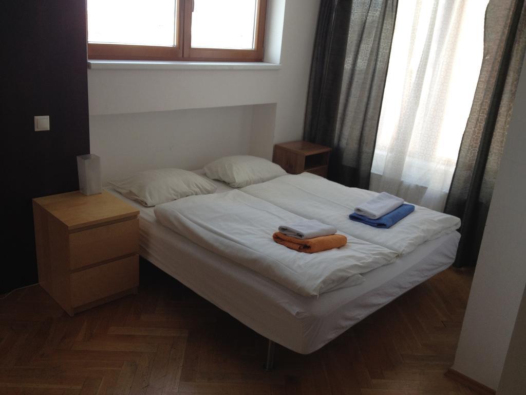 Penthouse Apartment In Vinohrady Prag Rum bild