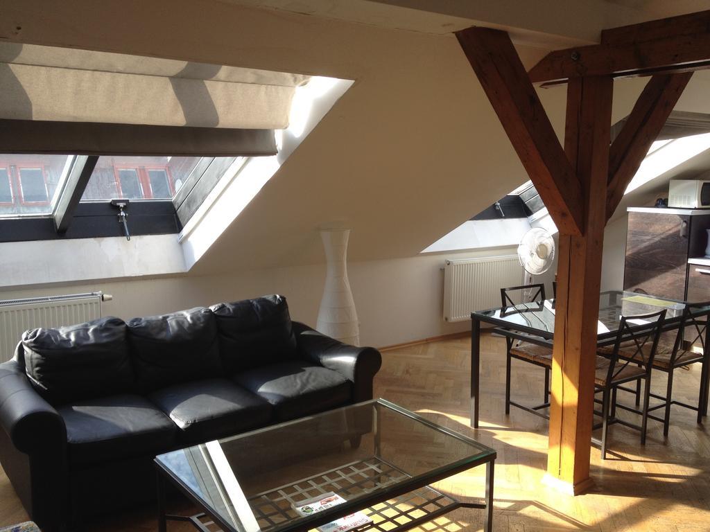 Penthouse Apartment In Vinohrady Prag Rum bild