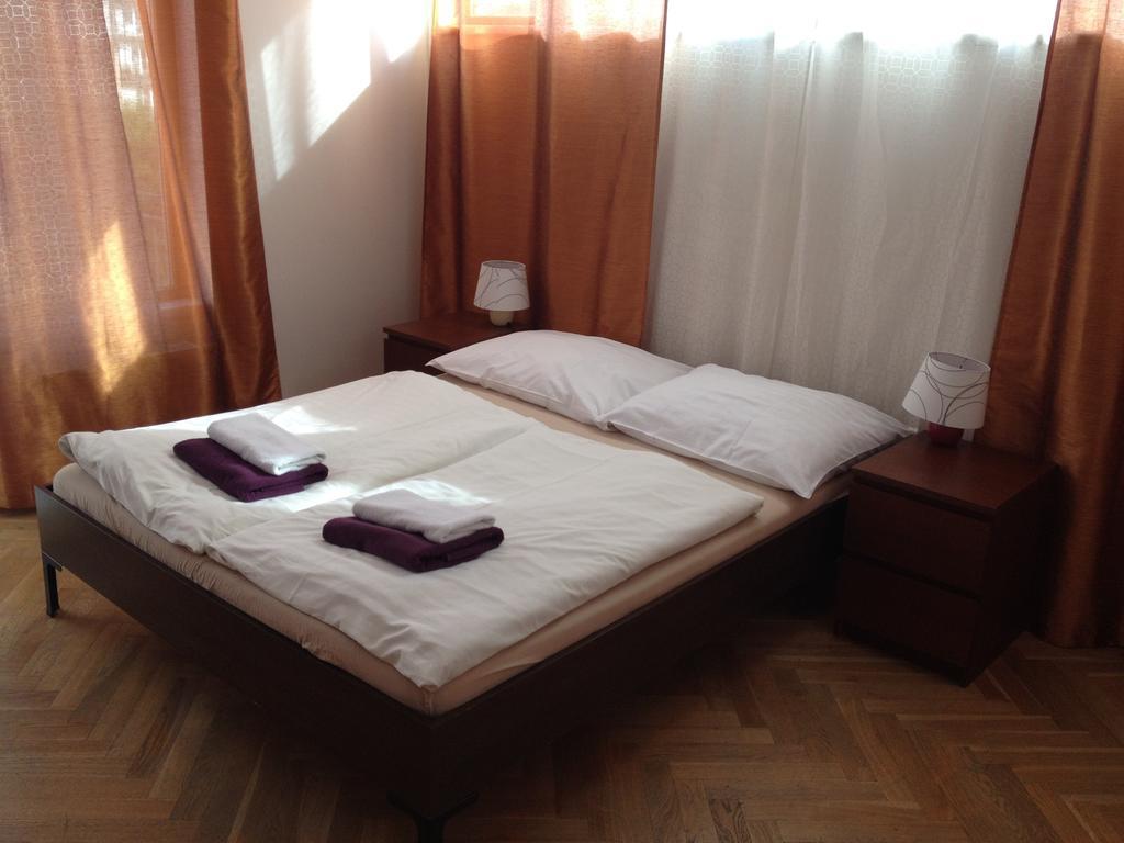 Penthouse Apartment In Vinohrady Prag Rum bild